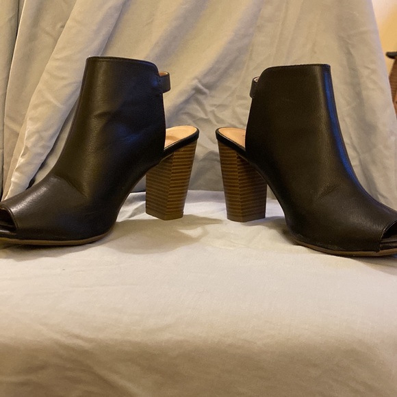 Black and Brown Open Toed Heels - Picture 3 of 9